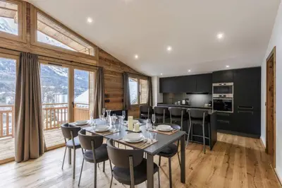 a kitchen and dining room with a table and chairs at Ocma3 Somptueux 6pax VueMtBlanc Central Parking in Chamonix-Mont-Blanc