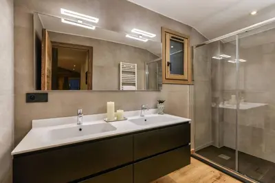 a bathroom with a sink and a shower at Ocma3 Somptueux 6pax VueMtBlanc Central Parking in Chamonix-Mont-Blanc