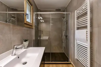 a bathroom with a sink and a shower at Ocma2 Somptueux 6pax VueMtBlanc Central Parking in Chamonix-Mont-Blanc
