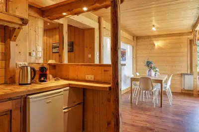 a kitchen and dining room of a log cabin at Passy Appart 7pax Vue Vallee Monts Balcon Lumineux in Passy