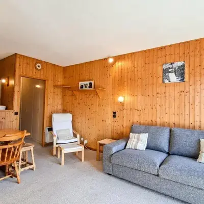 Studio spacieux au pied des pistes avec terrasse et WIFI - FR-1-425-239