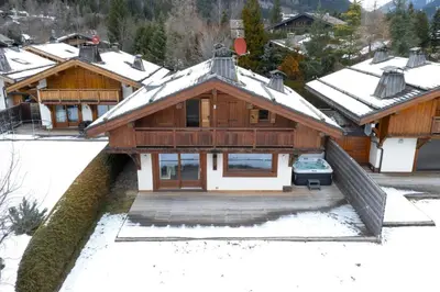 an aerial view of a house in the snow at Folettes Chalet 4CH Jardin Vue Cheminee Jacuzzi in Chamonix-Mont-Blanc