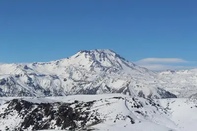 a mountain covered in snow on top at Appartement au pied des pistes - Vue imprenable in Samoëns