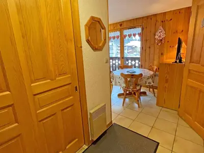 a room with a table and a dining room at Appartement T2 central avec balcon et casier à skis - FR-1-629-154 in Samoëns