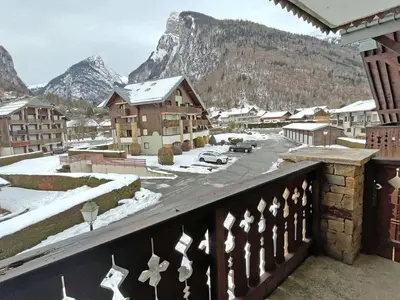 a view of a town with a snowy mountain at Appartement T2 central avec balcon et casier à skis - FR-1-629-154 in Samoëns