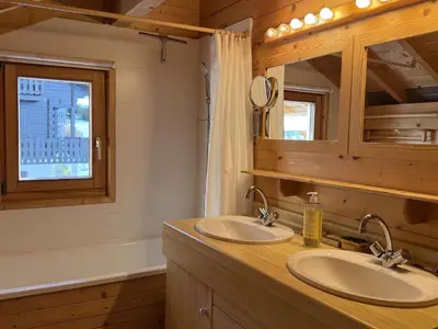 a bathroom with two sinks and a window at Chalet lumineux pour 11 pers à 2 pas de Flaine avec parking - FR-1-572-351 in Arâches-la-Frasse