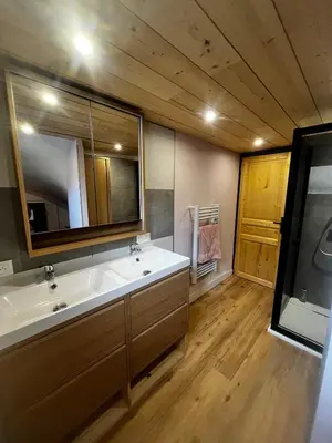 a bathroom with a sink and a mirror at Appartement chaleureux et proche de station de ski in Sallanches
