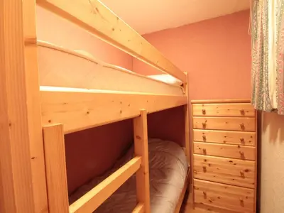 a bunk bed in a small room with a bunk bedscribed at 2 Pièces Cabine près des Pistes avec Parking Inclus - FR-1-572-352 in Arâches-la-Frasse