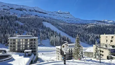 a view of a ski resort in the snow at Résidence Aldebaran - Appartement spacieux avec casier à ski · Ski aux pieds · Balcon MAE-4994 in Magland