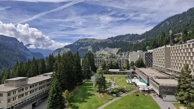 a view of a city with buildings and a park at Résidence Aldebaran - Appartement spacieux · Départ et retour ski aux pieds · Balcon MAE-5024 in Magland