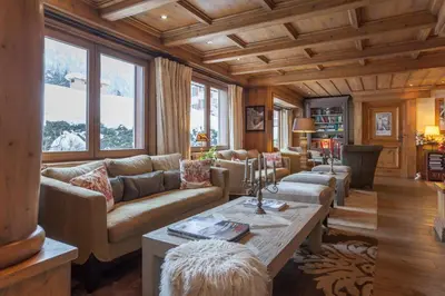 a living room with a couch and a table at Résidence Pierre & Vacances Premium La Ginabelle in Chamonix-Mont-Blanc