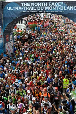a large crowd of people running a marathon at La Chabane in Chamonix-Mont-Blanc