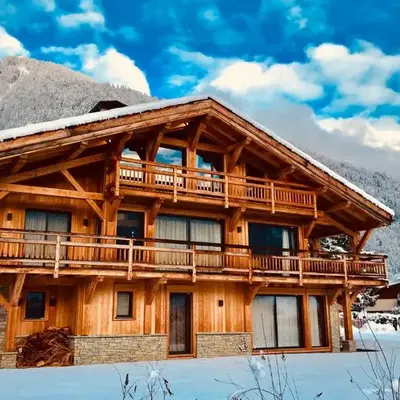 Chalet spacieux à Samoëns de 210 m² avec jacuzzi et jardin