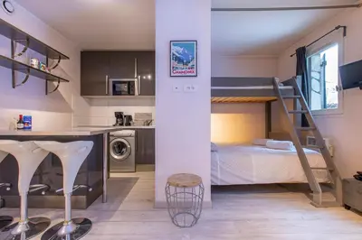 a small apartment with a bunk bed and a kitchen at Studio Aoste in Chamonix-Mont-Blanc