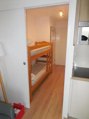 a small room with bunk beds in a room at SKI DORIS 310 Flaine Forêt in Flaine