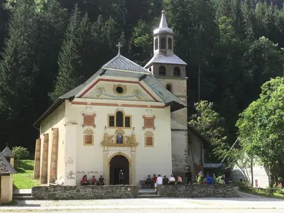 a group of people standing outside of a church at Les Jardins Alpins - Apartment in Saint-Gervais-les-Bains