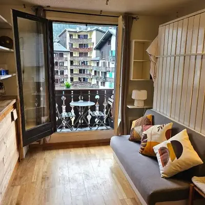 Cozy Chamonix Ski Studio with Mountain Views