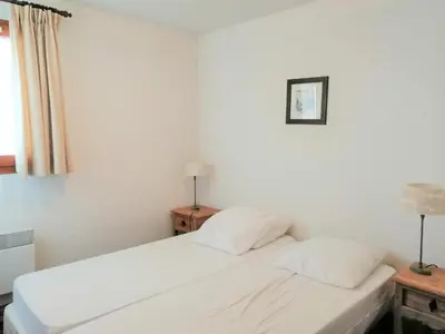 a small kitchen with a sink and a microwave at Appartement 3 pièces pour 6 personnes avec parking à Morillon 1100 - FR-1-815-56 in Morillon