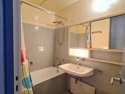 a bathroom with a sink and a bath tub at Appartement rénové près des pistes - Balcon, 5/6 pers. - FR-1-425-47 in Flaine