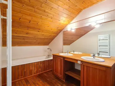 a bathroom with two sinks and a bath tub at Chalet spacieux 12 pers. à Flaine avec Sauna & Cheminée - FR-1-425-4 in Flaine