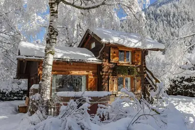 a hot tub in the snow next to a cabin at Mazot les Tines in Chamonix-Mont-Blanc