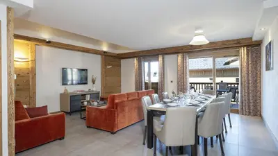 a dining room with a table and chairs at MGM Hôtels & Résidences - Résidence Alexane in Samoëns