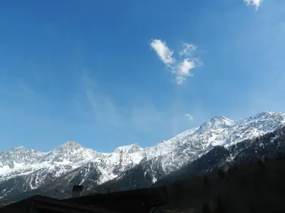 a view of a snow covered mountain range at appartement T2 LES HOUCHES Pied des Pistes in Les Houches