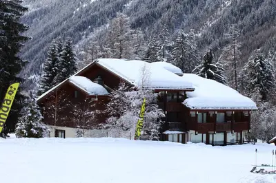 a log cabin with snow on the roof at Residence La Verte 24- Aux Pieds des pistes! in Chamonix-Mont-Blanc