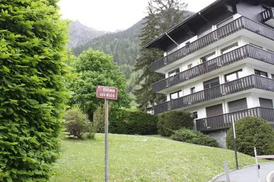 a street sign in front of a building at Apartment Le Pied du Brevent - Walk to Ski Lift, Chamonix Getaway in Chamonix-Mont-Blanc