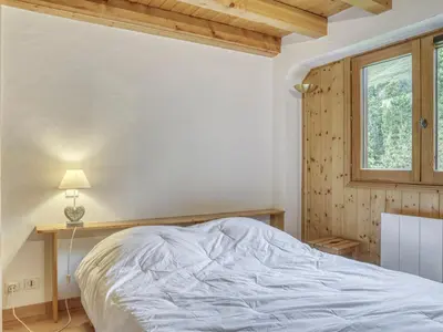 a bedroom with a bed and a window at Chalet 4 Chambres à Megève, 10 Pers, Calme, Wifi, Proche Centre - FR-1-453-1 in Megève