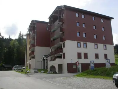 a view of snow capped mountains from a house at Appartement 2 pièces + cabine, 6 personnes, Morillon 1100, au pied des pistes - FR-1-815-63 in Morillon