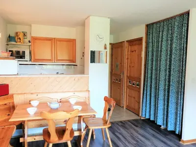 a bathroom with a shower and a sink at Appartement 2 pièces + cabine, 6 personnes, Morillon 1100, au pied des pistes - FR-1-815-63 in Morillon