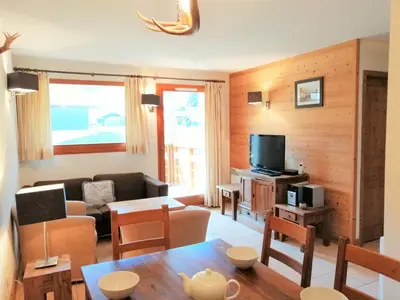 a bedroom with a bed with two pillows and a window at Appartement confortable près des pistes avec balcon et Wi-Fi - FR-1-815-67 in Morillon
