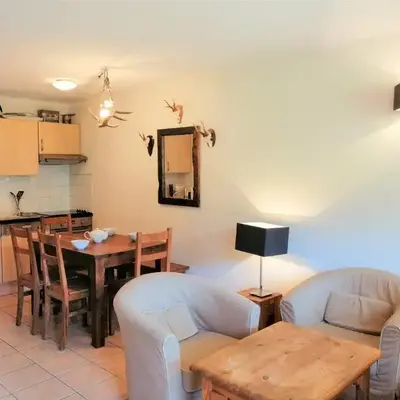 Appartement confortable près des pistes avec balcon et Wi-Fi - FR-1-815-67
