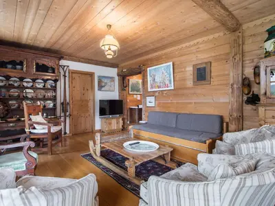 a living room with a couch and a table at Appartement confortable 3 chambres proche centre Megève, balcon, cheminée, 8 pers. - FR-1-453-14 in Megève
