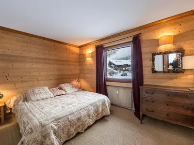 a bedroom with a bed and a window at Appartement 2 Chambres à Megève, Proche Pistes, WiFi - FR-1-453-32 in Megève