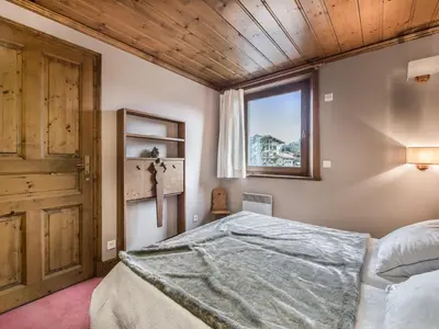 two beds in a room with a window at Appartement 3 pièces Megève avec Balcon et Garage - FR-1-453-45 in Megève