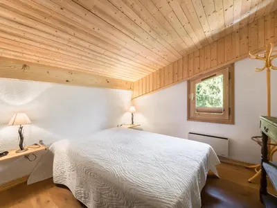 a bedroom with a white bed and a window at Appartement 1 chambre et mezzanine à Megève avec balcon et animaux admis - FR-1-453-57 in Megève