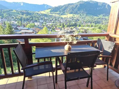 a table and chairs on a balcony with a view at Appartement 1 chambre et mezzanine à Megève avec balcon et animaux admis - FR-1-453-57 in Megève