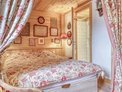 a bedroom with a bed in a room at Appartement 3 pièces, 4 pers, Megève Mont d'Arbois, TV, Wifi - FR-1-453-76 in Megève