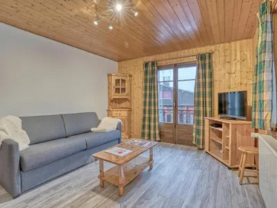 a living room with a couch and a tv at Appartement confortable à Megève - Centre, 50m², 4 personnes, 3 balcons, TV et Wifi - FR-1-453-92 in Megève