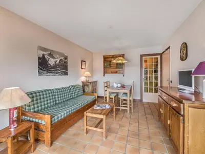 a living room with a green couch and a table at Appartement 1 chambre à Megève - Animaux admis et parking - FR-1-453-98 in Megève