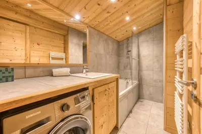 a laundry room with a washer and a sink at Brévent Loft Cozy 3-bedroom duplex 250m to Planpraz cable car in Chamonix-Mont-Blanc