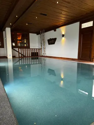 a living room with a view of a snow covered yard at Residence Hôtelière La Renardiere in Samoëns