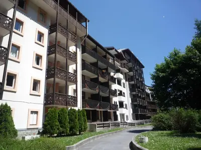an external view of an apartment building at Appartement chamonix face au mont blanc in Chamonix-Mont-Blanc