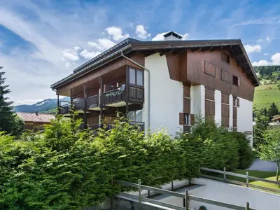 a building with a balcony on the side of it at Appartement 2 chambres à Megève, proche Palais des Sports - FR-1-453-157 in Megève
