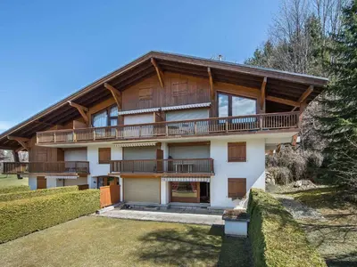 a large house with a balcony on top of it at Appartement 3 pièces avec parking à Megève Rochebrune - FR-1-453-166 in Megève