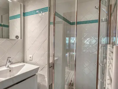 a bathroom with a shower and a sink at Appartement 3 pièces avec parking à Megève Rochebrune - FR-1-453-166 in Megève
