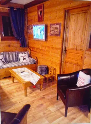 a living room with a couch and a coffee table at Appartement l'Edelweiss in Megève