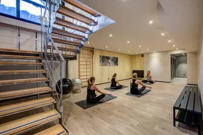 a group of women in a yoga class in a gym at La Cordee 331 Apartment in Chamonix-Mont-Blanc